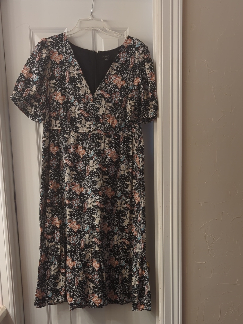 Women’s Black Floral V-Neck Midi Dress